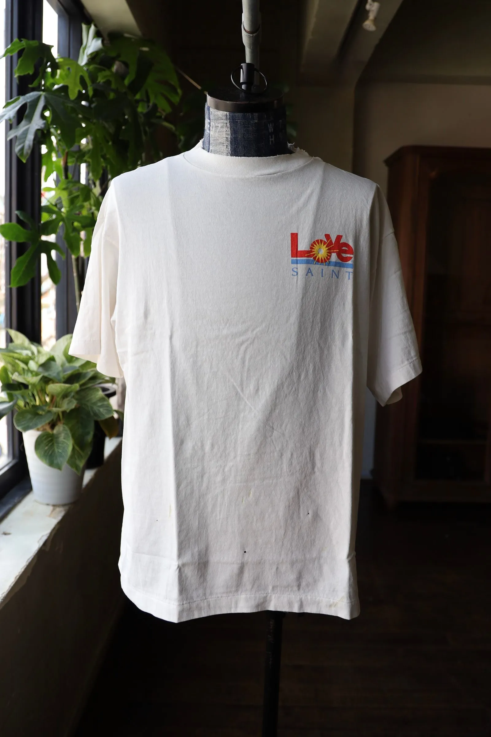 SAINT Mxxxxxx 25SS LOVE_SS TEE/WHT LOVE little sun destroyed washed and distressed short sleeves off-white S-XL rainbow OE yarn original identical tube woven side seam fabric re-washed distressed craftsmanship with cut and damaged holes original consistent main mark/wash mark/little angel anti-counterfeiting mark